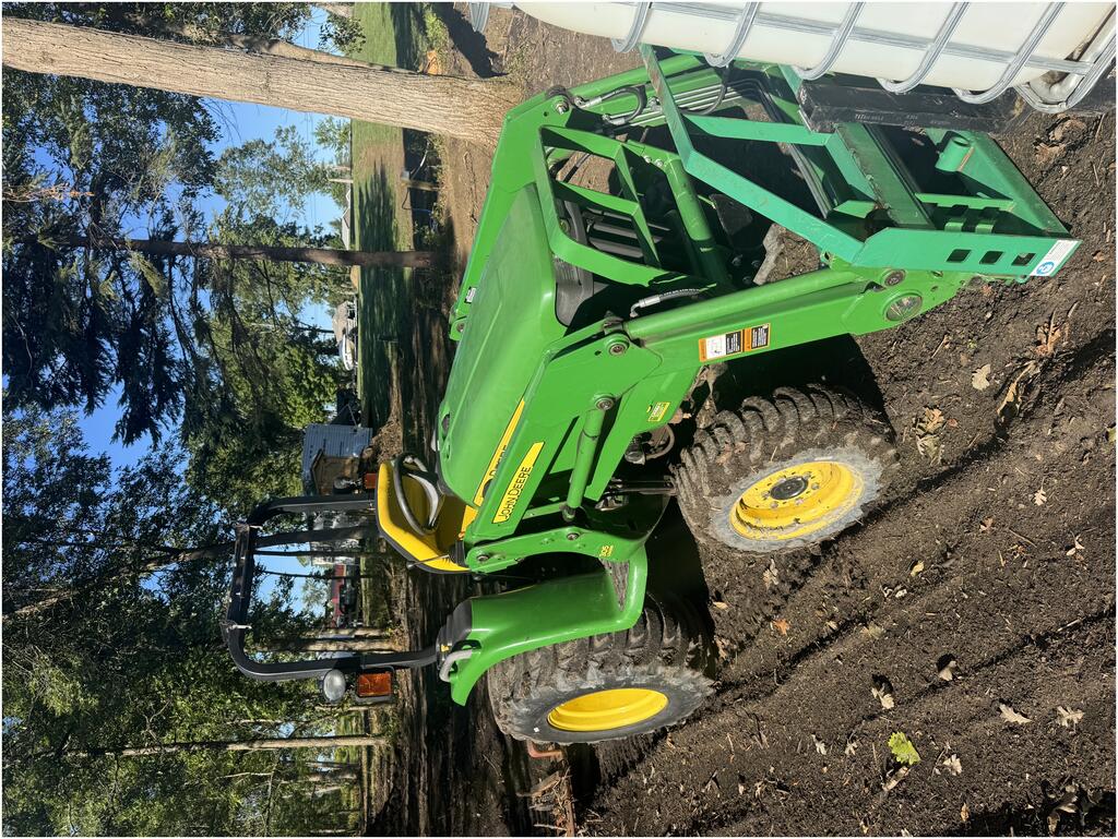 2015 John Deere 3038E - Image 2