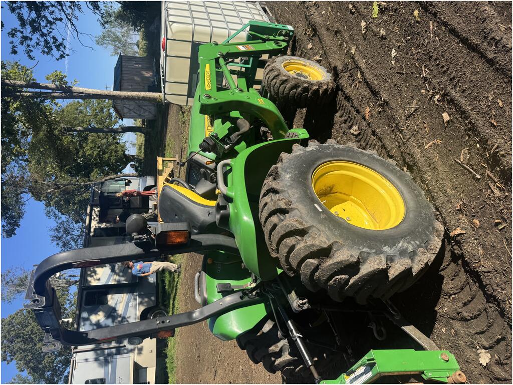 2015 John Deere 3038E - Image 3